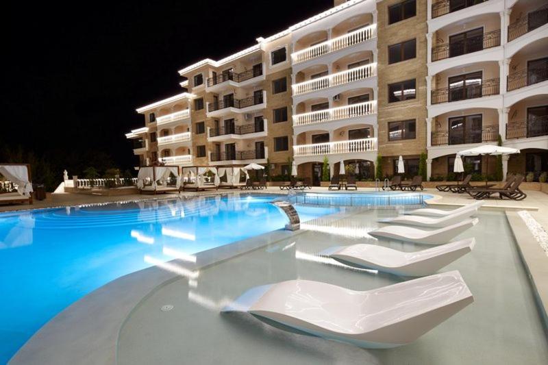נסבר Valencia Gardens Deluxe Apartments מראה חיצוני תמונה