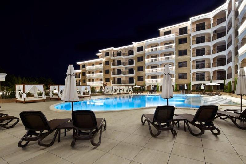 נסבר Valencia Gardens Deluxe Apartments מראה חיצוני תמונה
