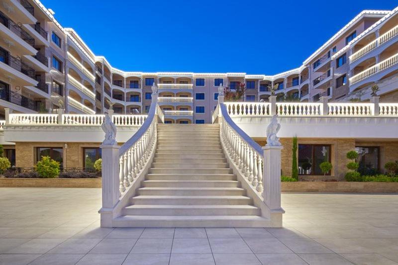 נסבר Valencia Gardens Deluxe Apartments מראה חיצוני תמונה