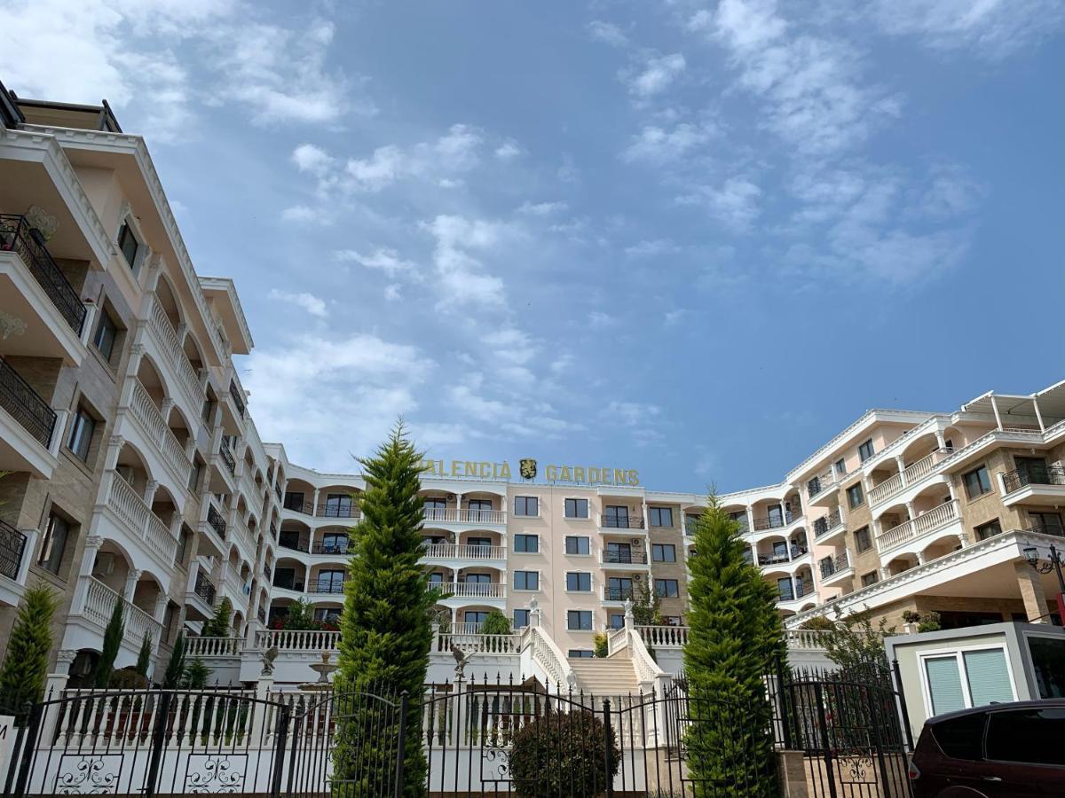 נסבר Valencia Gardens Deluxe Apartments מראה חיצוני תמונה