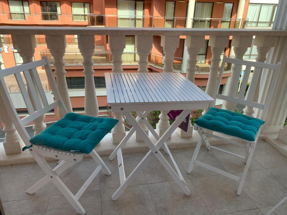 נסבר Valencia Gardens Deluxe Apartments מראה חיצוני תמונה
