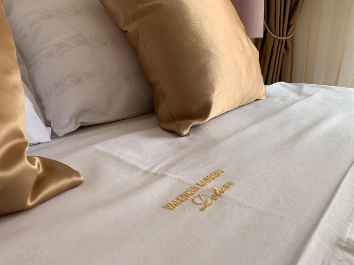 נסבר Valencia Gardens Deluxe Apartments מראה חיצוני תמונה