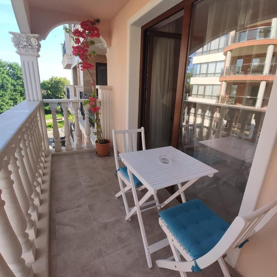 נסבר Valencia Gardens Deluxe Apartments מראה חיצוני תמונה