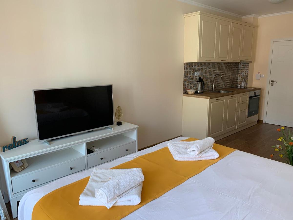 נסבר Valencia Gardens Deluxe Apartments מראה חיצוני תמונה